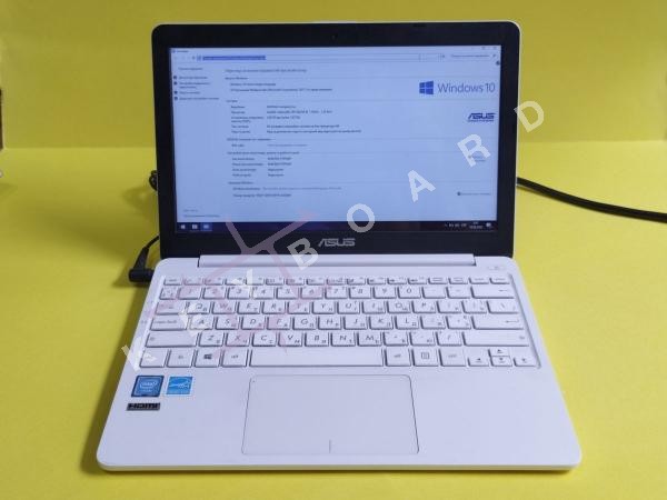 Ноутбук Asus R207NA